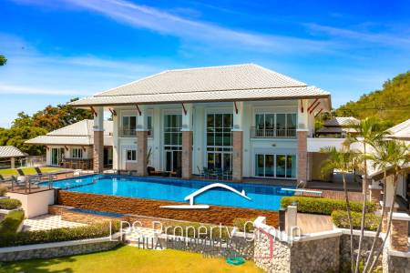 Stunning, 9 Bedroom Pool Villa on Golf Course