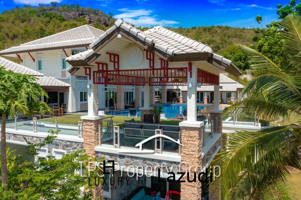 Prächtige Pool Villa mit 9 Schlafzimmern am Golfplatz