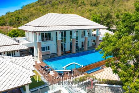 Stunning, 9 Bedroom Pool Villa on Golf Course