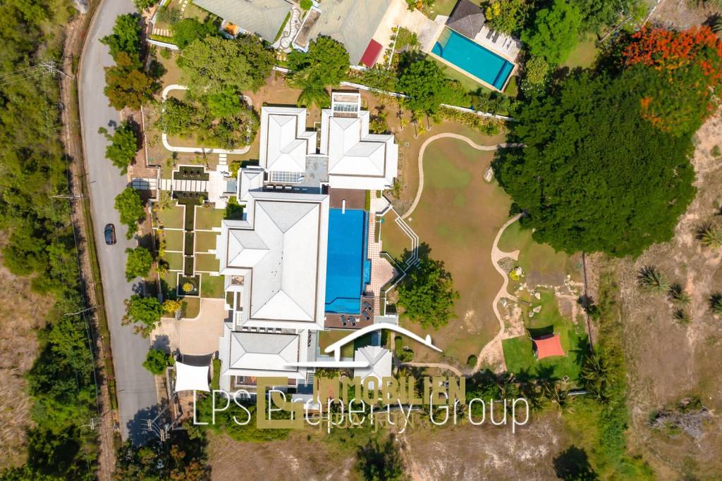 Stunning, 9 Bedroom Pool Villa on Golf Course