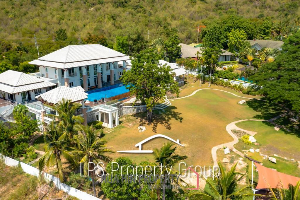 Stunning, 9 Bedroom Pool Villa on Golf Course