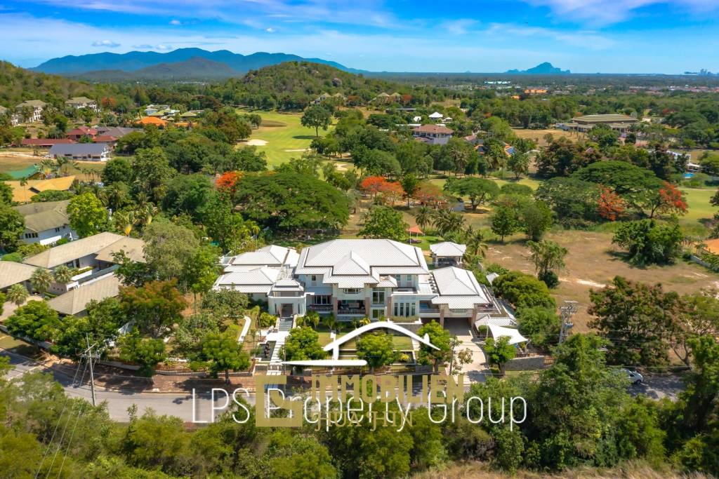 Stunning, 9 Bedroom Pool Villa on Golf Course