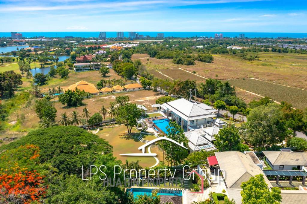 Stunning, 9 Bedroom Pool Villa on Golf Course