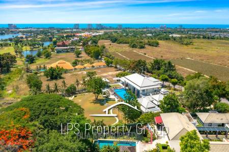 Stunning, 9 Bedroom Pool Villa on Golf Course