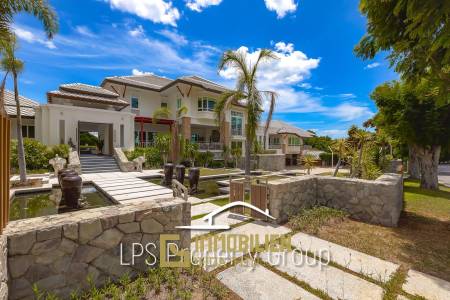 Stunning, 9 Bedroom Pool Villa on Golf Course