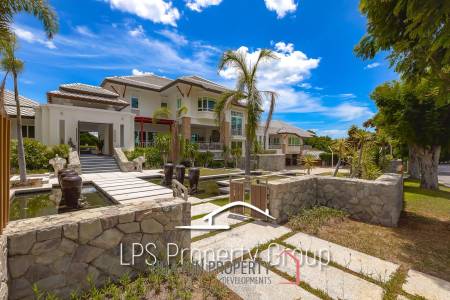 Stunning, 9 Bedroom Pool Villa on Golf Course
