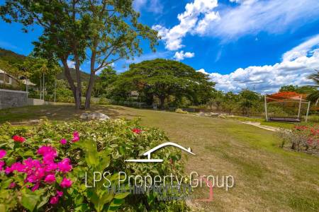 Stunning, 9 Bedroom Pool Villa on Golf Course