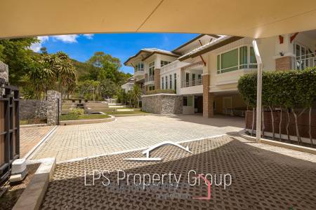 Stunning, 9 Bedroom Pool Villa on Golf Course