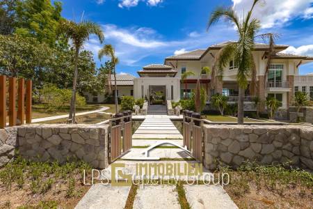 Stunning, 9 Bedroom Pool Villa on Golf Course