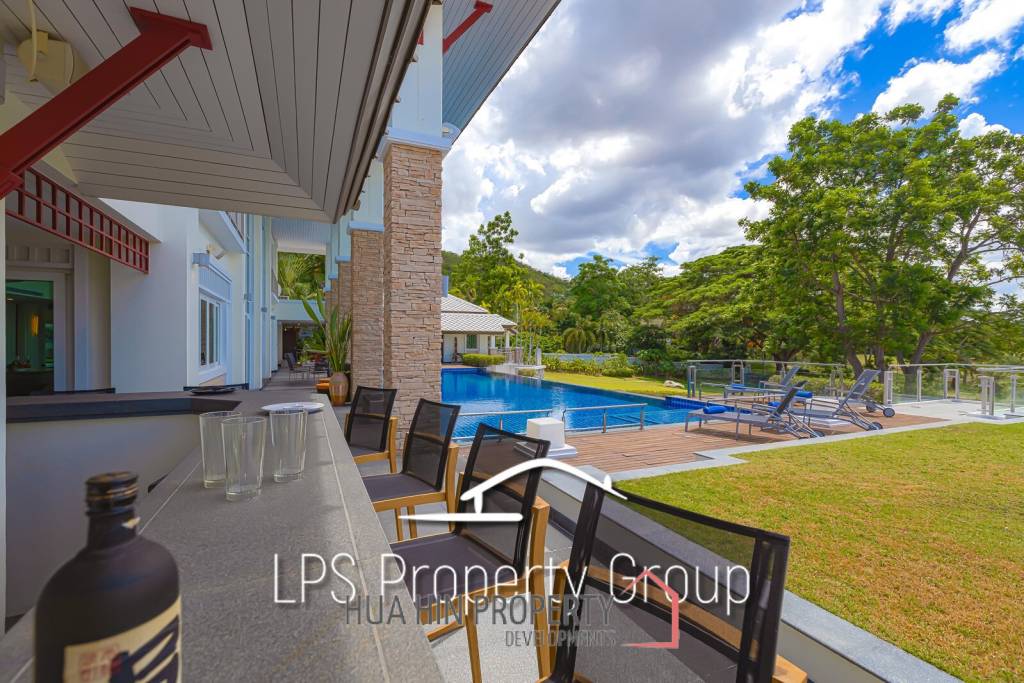 Stunning, 9 Bedroom Pool Villa on Golf Course