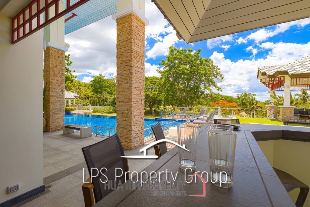 Stunning, 9 Bedroom Pool Villa on Golf Course