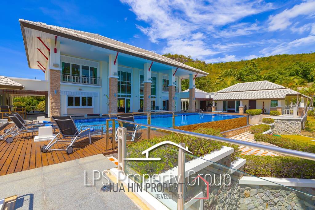 Stunning, 9 Bedroom Pool Villa on Golf Course