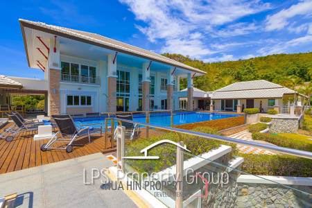 Stunning, 9 Bedroom Pool Villa on Golf Course
