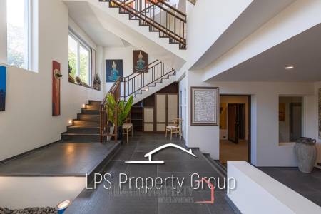 Stunning, 9 Bedroom Pool Villa on Golf Course