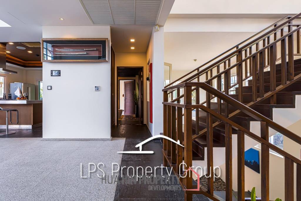 Stunning, 9 Bedroom Pool Villa on Golf Course