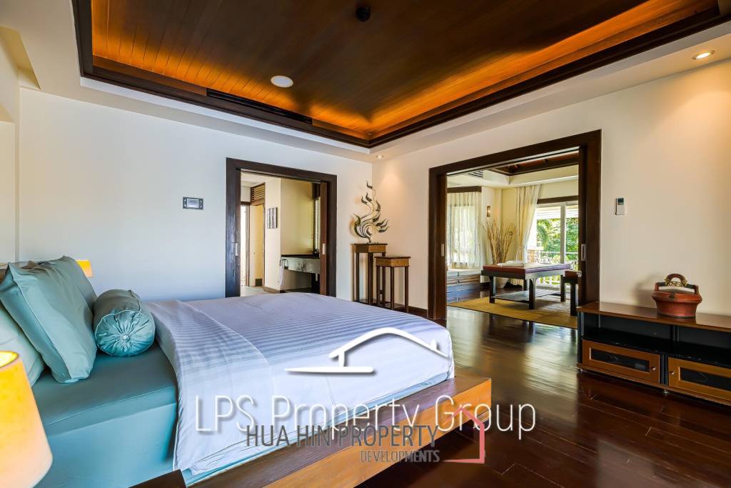 Stunning, 9 Bedroom Pool Villa on Golf Course