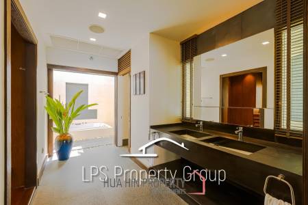 Stunning, 9 Bedroom Pool Villa on Golf Course