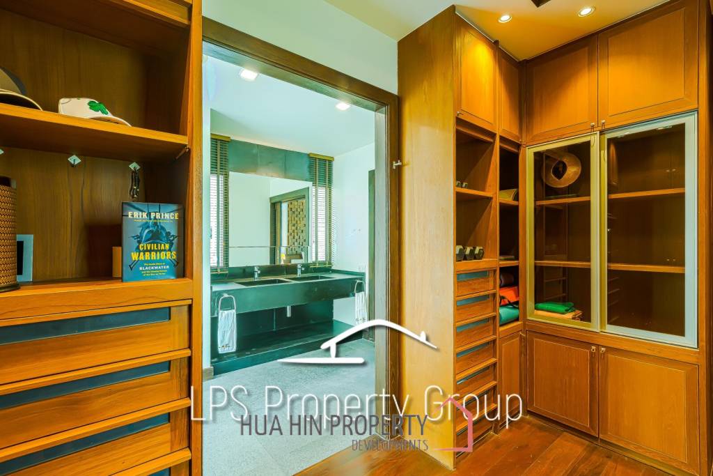 Stunning, 9 Bedroom Pool Villa on Golf Course