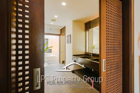 Stunning, 9 Bedroom Pool Villa on Golf Course