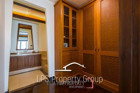 Stunning, 9 Bedroom Pool Villa on Golf Course