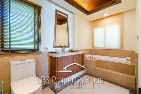Stunning, 9 Bedroom Pool Villa on Golf Course