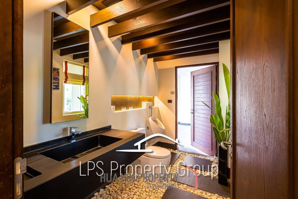 Stunning, 9 Bedroom Pool Villa on Golf Course