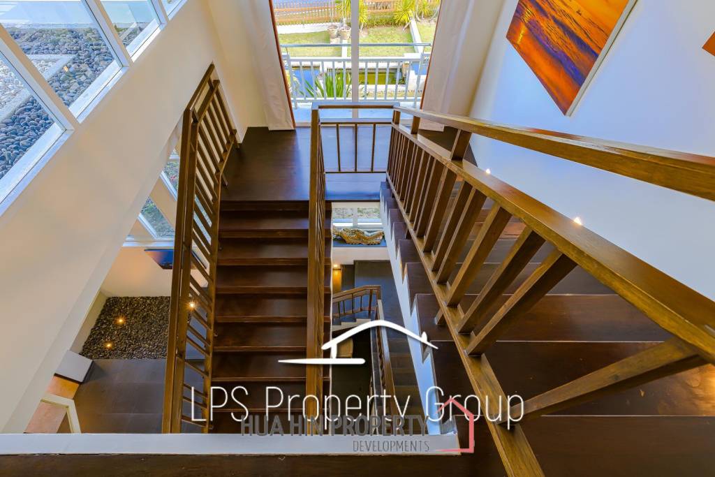 Stunning, 9 Bedroom Pool Villa on Golf Course