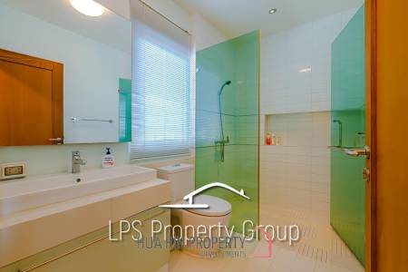 Stunning, 9 Bedroom Pool Villa on Golf Course