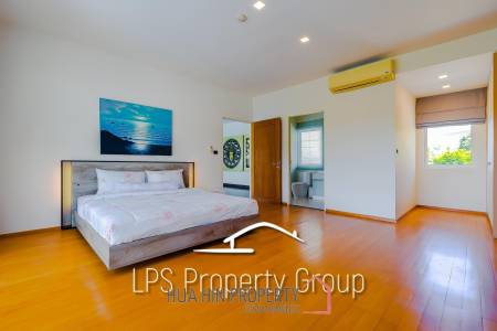 Stunning, 9 Bedroom Pool Villa on Golf Course