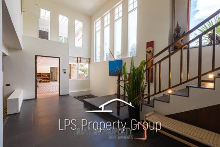Stunning, 9 Bedroom Pool Villa on Golf Course