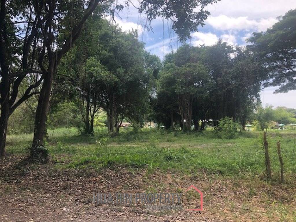 Beautiful Lakefront 1 Rai Plot of Land On Fishing Lake, Ideal For 1 or 2 Homes