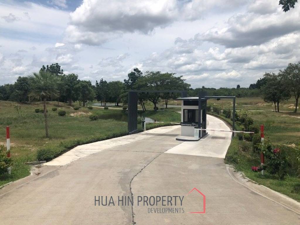 Beautiful Lakefront 1 Rai Plot of Land On Fishing Lake, Ideal For 1 or 2 Homes