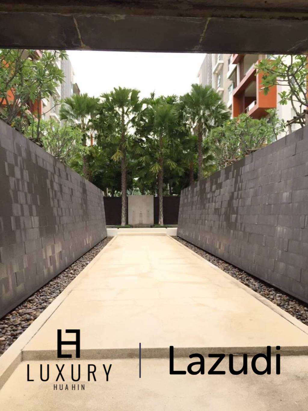 Great 1 Bedroom Pool View Condo