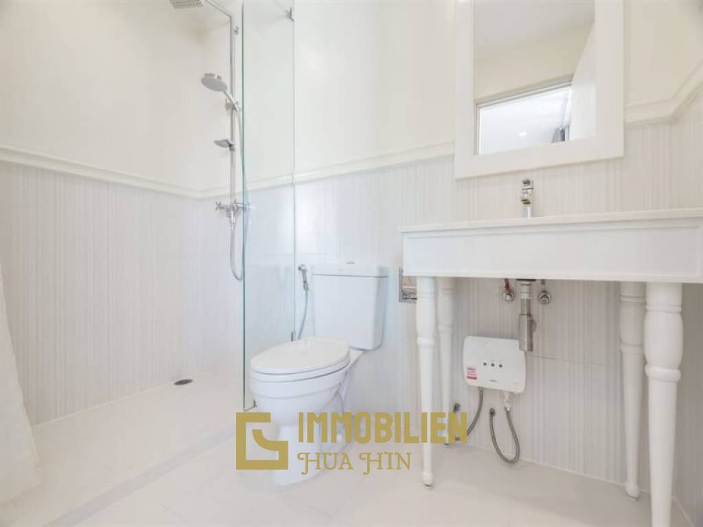 Summer: 1 Schlafzimmer-Eigentumswohnung mit Poolblick