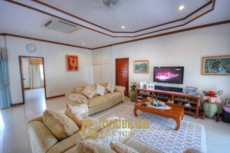 Lovely 3 Bedroom Pool Villa