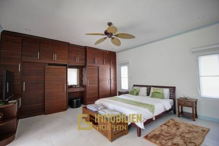 Nature Valley Estates: 4 Schlafzimmer Pool Villa