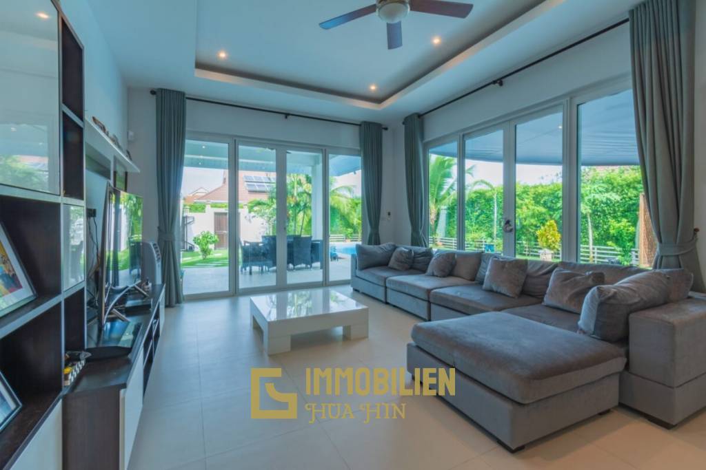 Klassische 3 Schlafzimmer Pool Villa