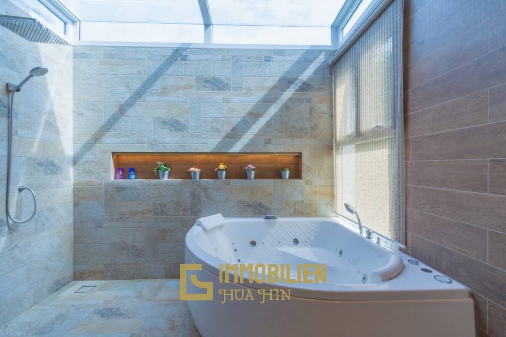 Klassische 3 Schlafzimmer Pool Villa