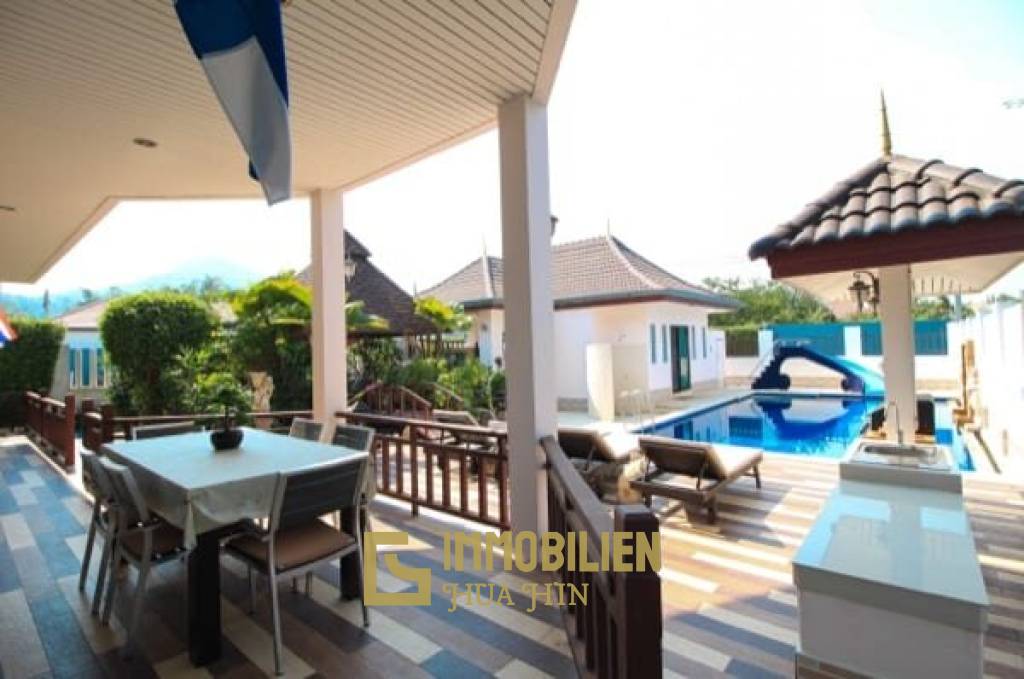 Tolles Design 2-stöckige Pool Villa mit toller Aussicht