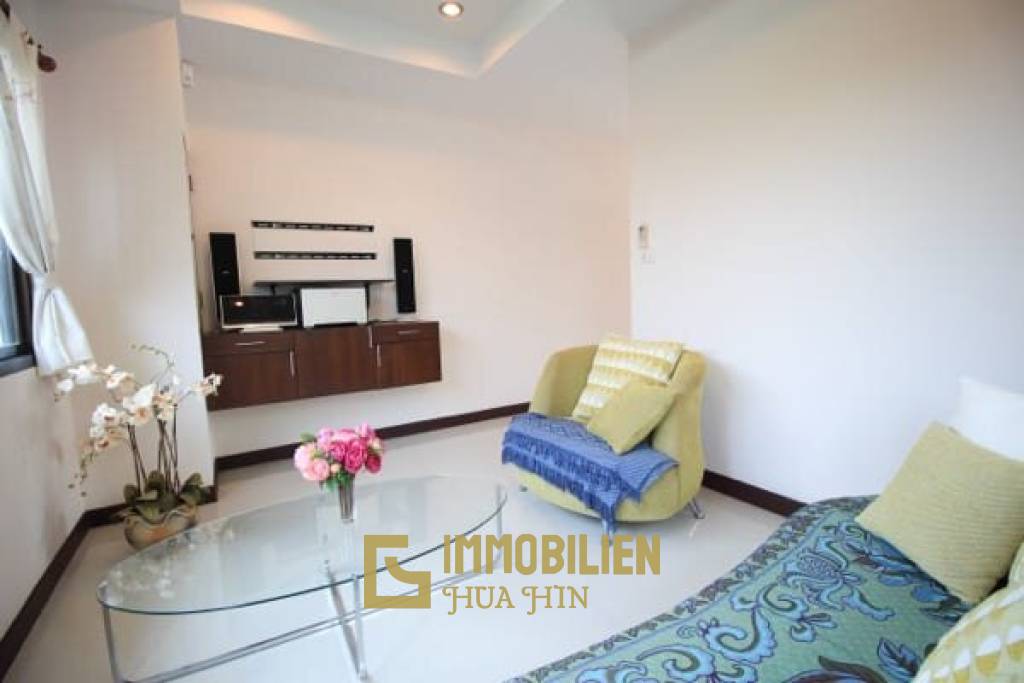 Tolles Design 2-stöckige Pool Villa mit toller Aussicht
