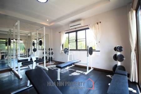 Great Design 3 Storey Pool Villa with great views