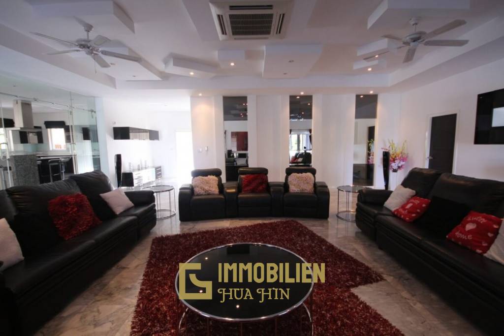 Gute Qualität, 3 Schlafzimmer Pool Villa auf einer schönen end Parzelle