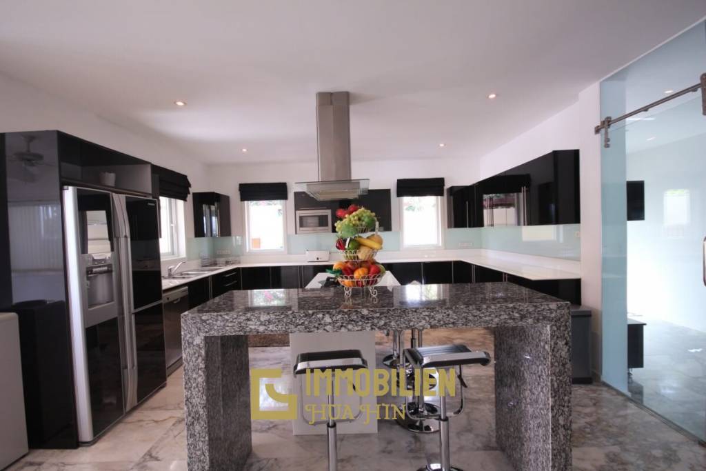 Gute Qualität, 3 Schlafzimmer Pool Villa auf einer schönen end Parzelle