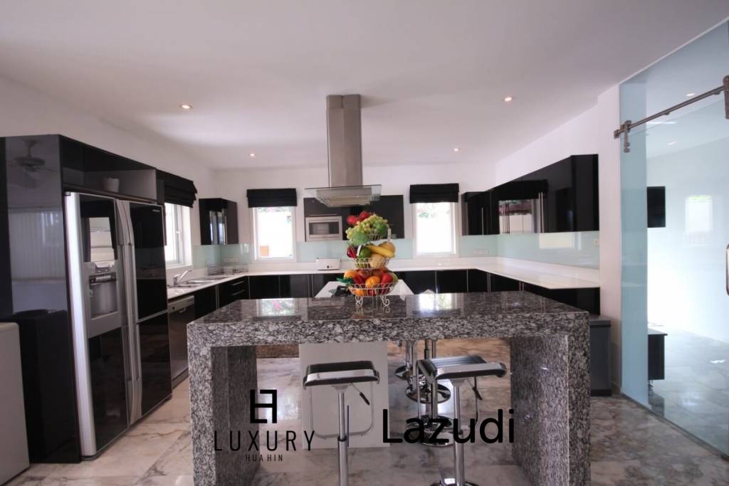 Good Quality 3 Bedroom Pool Villa On A Nice End Plot