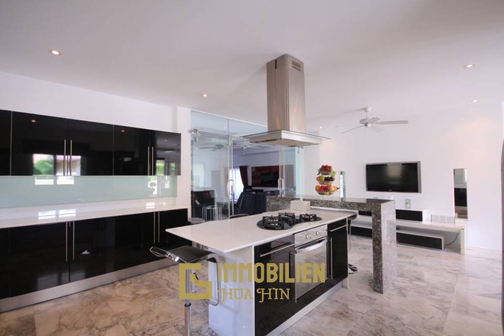 Gute Qualität, 3 Schlafzimmer Pool Villa auf einer schönen end Parzelle
