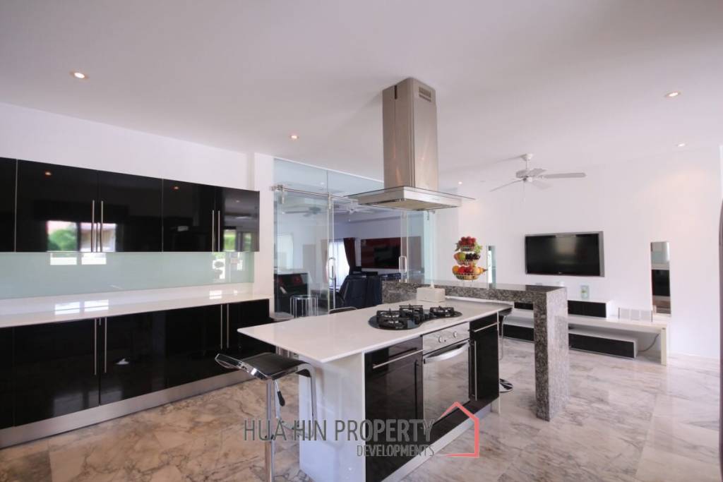 Good Quality 3 Bedroom Pool Villa On A Nice End Plot