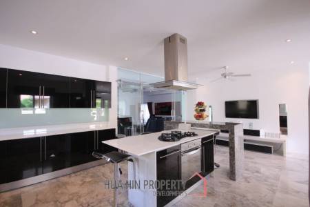 Good Quality 3 Bedroom Pool Villa On A Nice End Plot