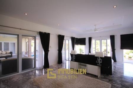 Gute Qualität, 3 Schlafzimmer Pool Villa auf einer schönen end Parzelle