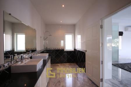 Gute Qualität, 3 Schlafzimmer Pool Villa auf einer schönen end Parzelle