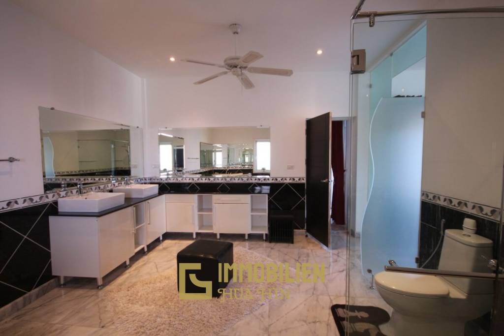 Gute Qualität, 3 Schlafzimmer Pool Villa auf einer schönen end Parzelle